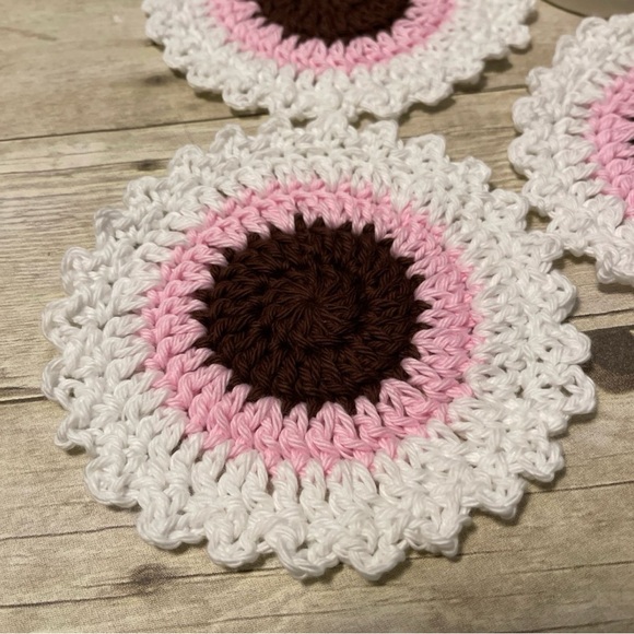Coasters/Small Doilies/ Handmade Neapolitan  Set of 3 Brown Pink & White - Picture 4 of 4